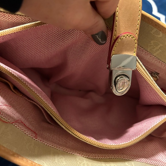 Great used Dooney and bourke monogrammed cream and patina handled tote - Picture 7 of 10